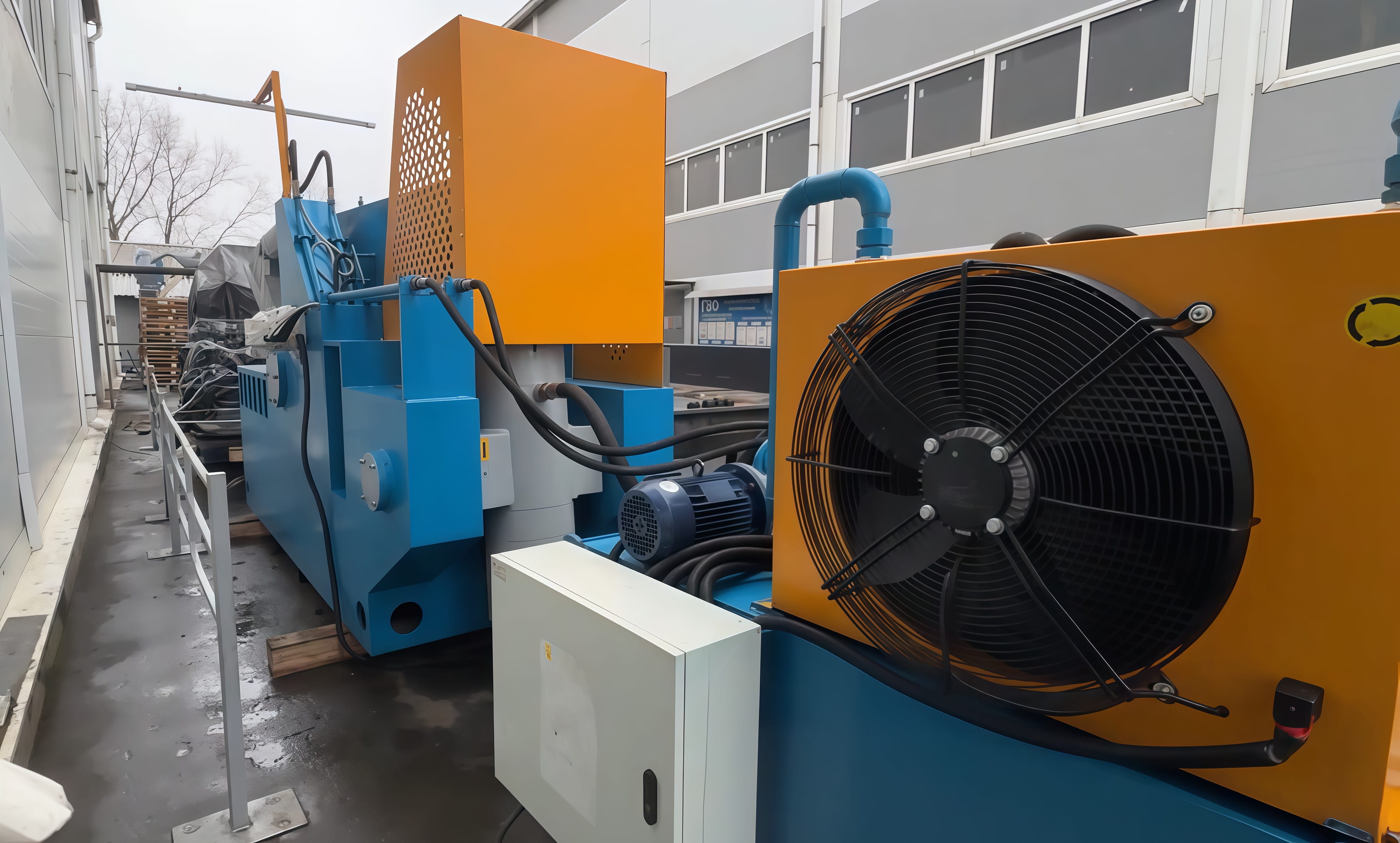 Аллигаторные ножницы с подключенной гидравлической станицией.