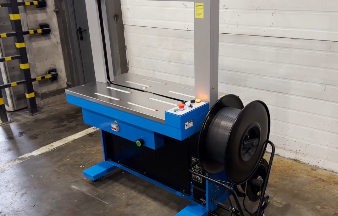 Полуавтоматическая стреппинг машина.